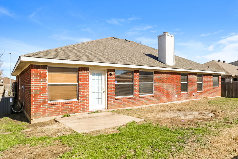 0/Mo, 3977 Miami Springs Dr Fort Worth, TX 76123 Rear View