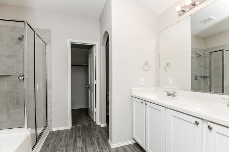 2,095/Mo, 14480 Cloudview Way Haslet, TX 76052 Main Bathroom View