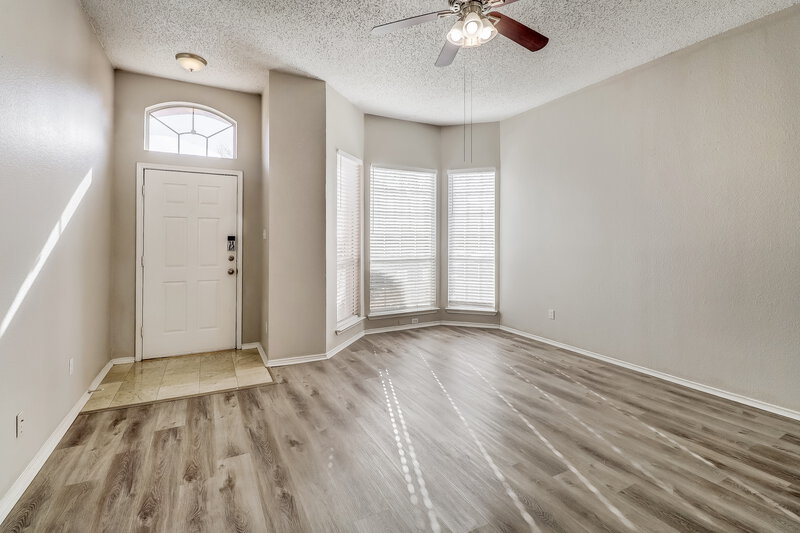 2,140/Mo, 1511 Springwood Dr Mesquite, TX 75181 Living Room View 2