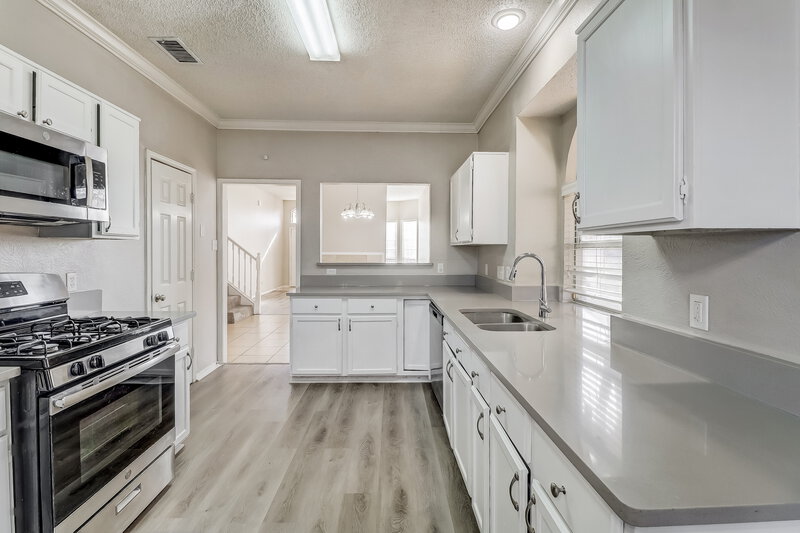 2,140/Mo, 1511 Springwood Dr Mesquite, TX 75181 Kitchen View