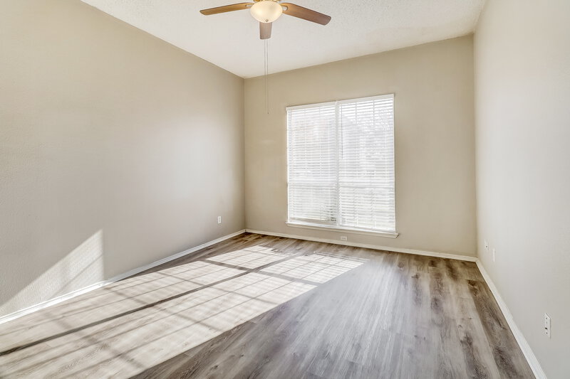2,140/Mo, 1511 Springwood Dr Mesquite, TX 75181 Main Bedroom View 2