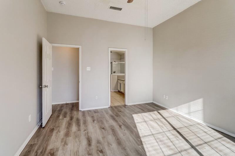 2,140/Mo, 1511 Springwood Dr Mesquite, TX 75181 Main Bedroom View 3
