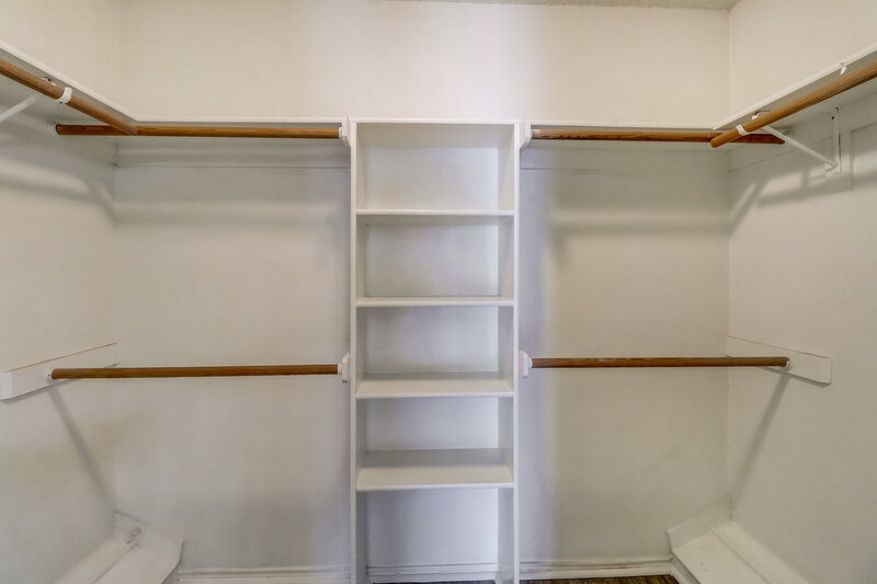 2,140/Mo, 1511 Springwood Dr Mesquite, TX 75181 Walk In Closet View