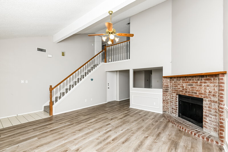 2,105/Mo, 5004 Flat Creek Dr Fort Worth, TX 76179 Living Room View 2