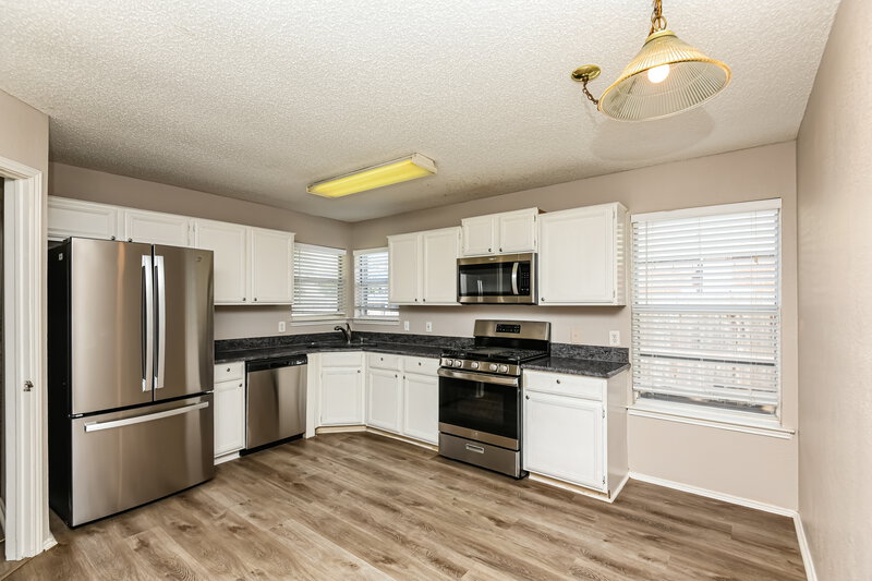 2,105/Mo, 5004 Flat Creek Dr Fort Worth, TX 76179 Kitchen View