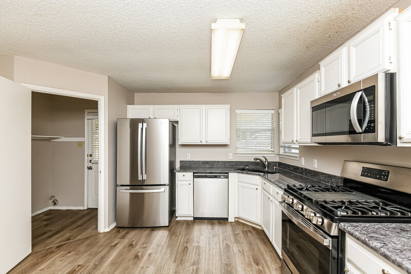 2,105/Mo, 5004 Flat Creek Dr Fort Worth, TX 76179 Kitchen View 2