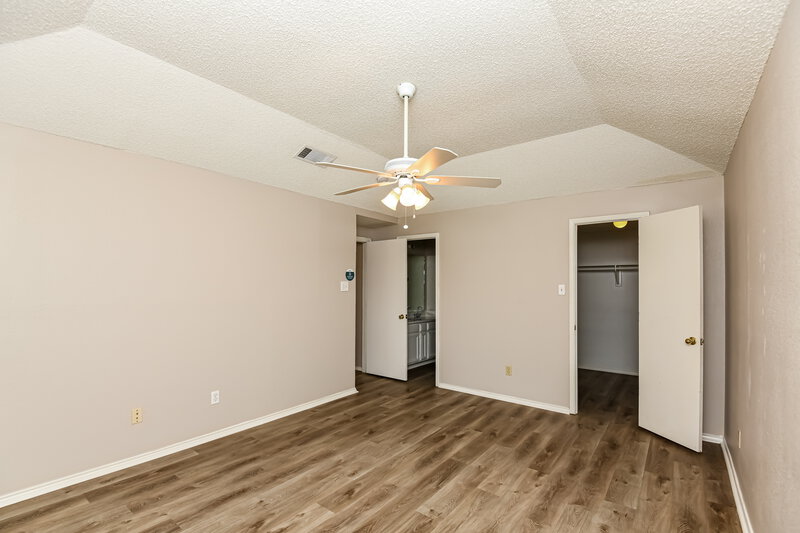 2,105/Mo, 5004 Flat Creek Dr Fort Worth, TX 76179 Main Bedroom View