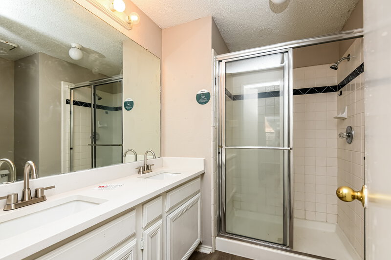 2,105/Mo, 5004 Flat Creek Dr Fort Worth, TX 76179 Main Bathroom View