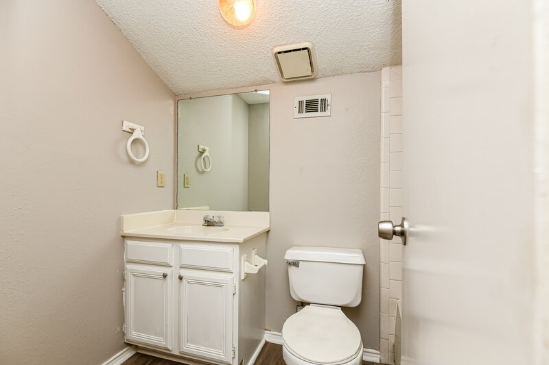 2,105/Mo, 5004 Flat Creek Dr Fort Worth, TX 76179 Bathroom View