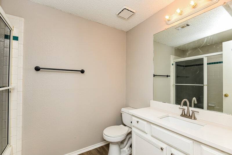2,105/Mo, 5004 Flat Creek Dr Fort Worth, TX 76179 Bathroom View 2