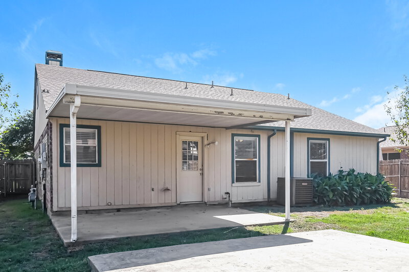 2,105/Mo, 5004 Flat Creek Dr Fort Worth, TX 76179 Rear View