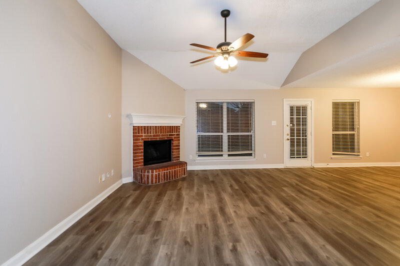 2,405/Mo, 629 Jamie Ln Mansfield, TX 76063 Living Room View 2