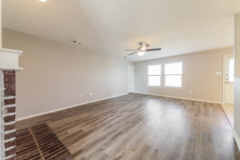 2,595/Mo, 2604 Eastwood Dr Lancaster, TX 75134 Living Room View