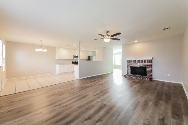 2,595/Mo, 2604 Eastwood Dr Lancaster, TX 75134 Living Room View 2