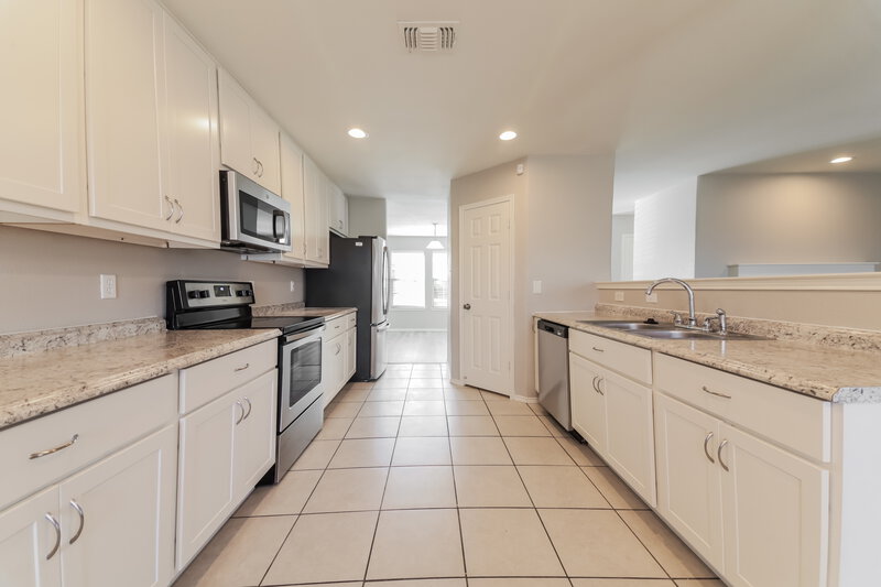 2,595/Mo, 2604 Eastwood Dr Lancaster, TX 75134 Kitchen View