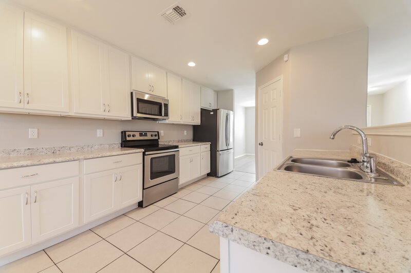 2,595/Mo, 2604 Eastwood Dr Lancaster, TX 75134 Kitchen View 2