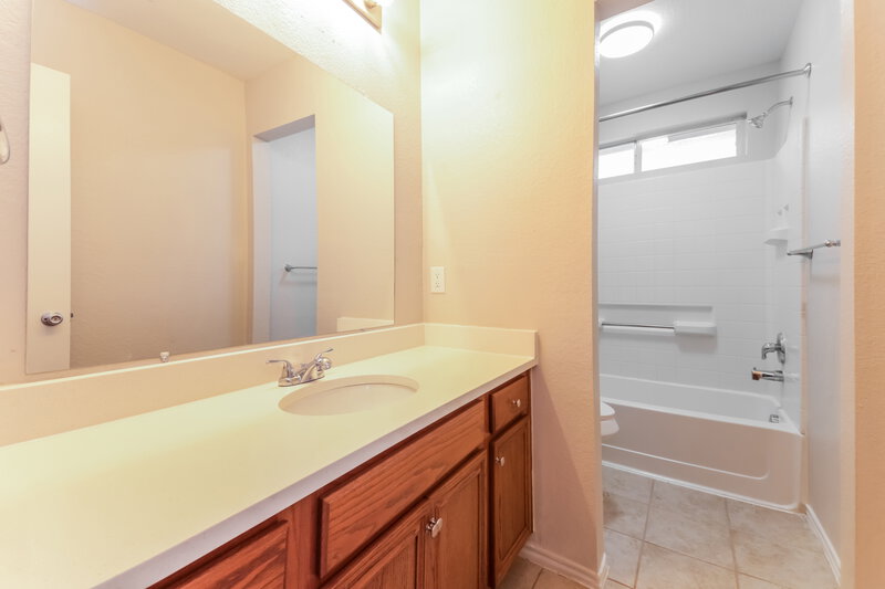 2,085/Mo, 509 Branch St Forney, TX 75126 Bathroom View