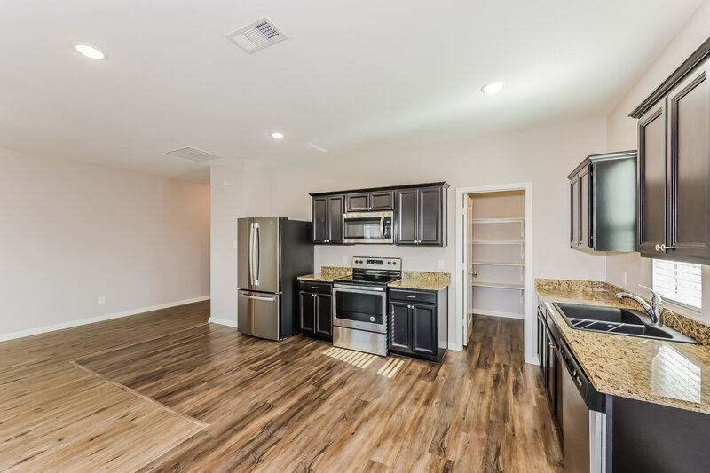 2,165/Mo, 332 Gypsum Ln Glenn Heights, TX 75154 Dining Room View 2