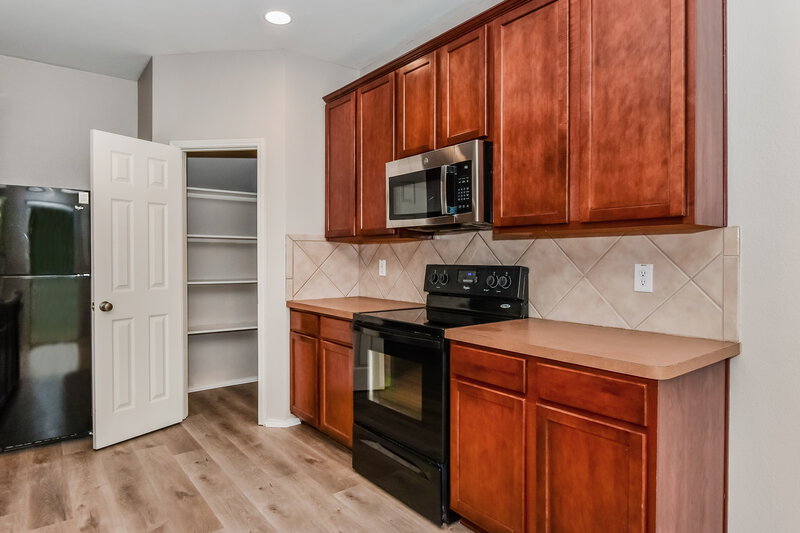 1,990/Mo, 310 Fisherman Trl Melissa, TX 75454 Kitchen View 2