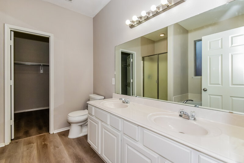 1,990/Mo, 310 Fisherman Trl Melissa, TX 75454 Main Bathroom View 2