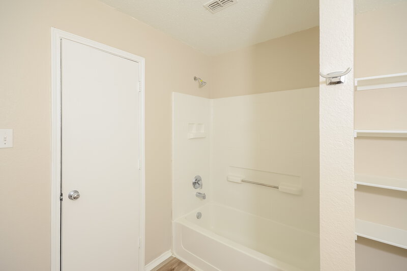 1,935/Mo, 2605 Margaret Ln Anna, TX 75409 Main Bathroom View