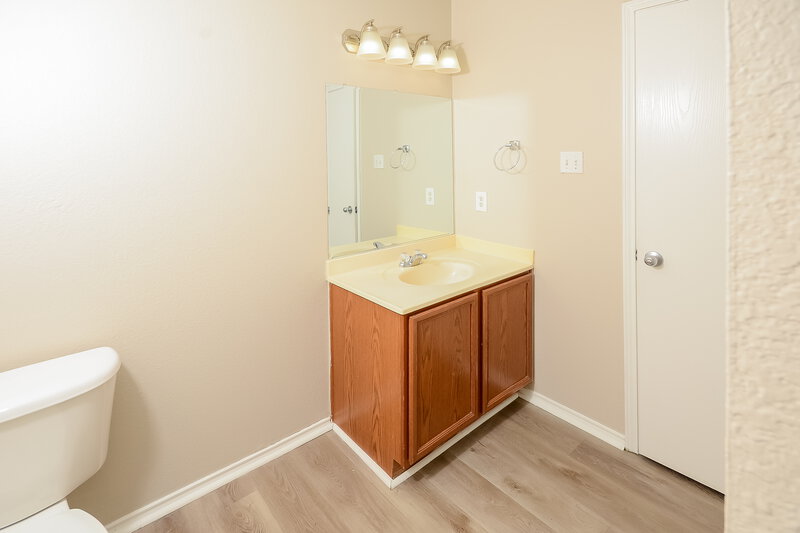 1,935/Mo, 2605 Margaret Ln Anna, TX 75409 Main Bathroom View 2