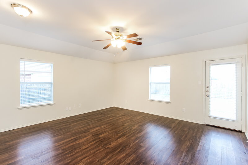 2,120/Mo, 824 Tiffany St Seagoville, TX 75159 Living Room View