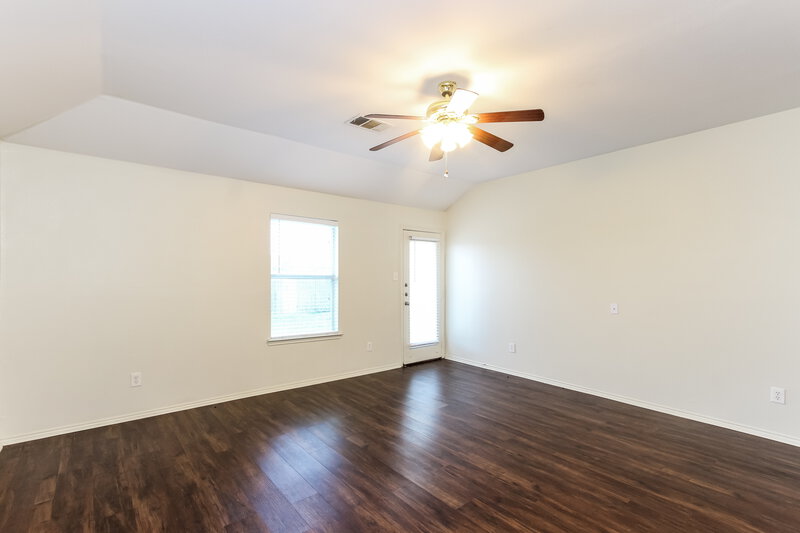 2,120/Mo, 824 Tiffany St Seagoville, TX 75159 Living Room View 2