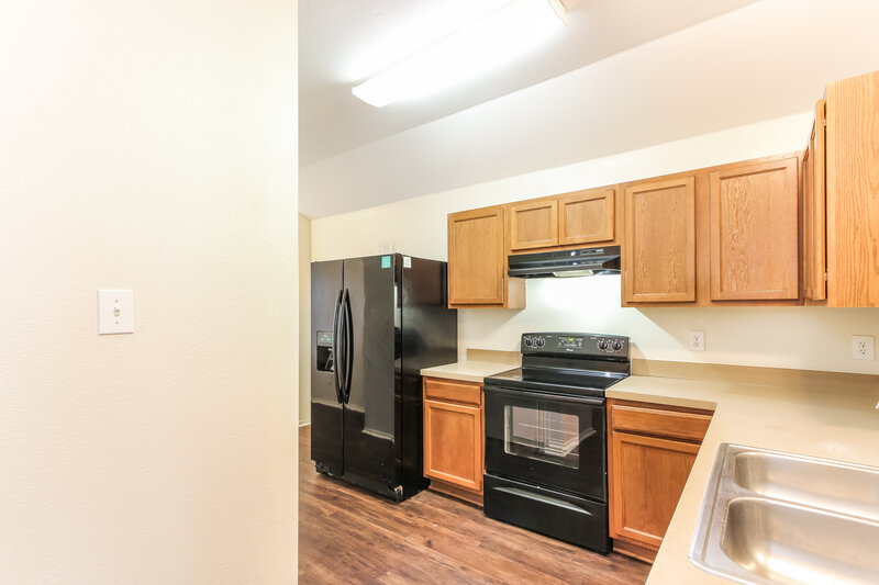 2,120/Mo, 824 Tiffany St Seagoville, TX 75159 Kitchen View 2