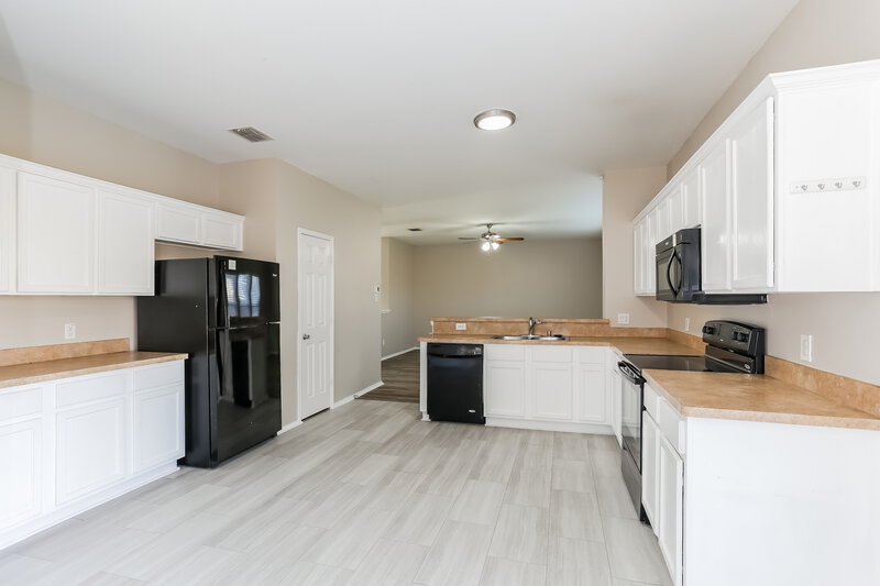 2,525/Mo, 6555 Portside Ridge Ln Dallas, TX 75249 Kitchen View 2