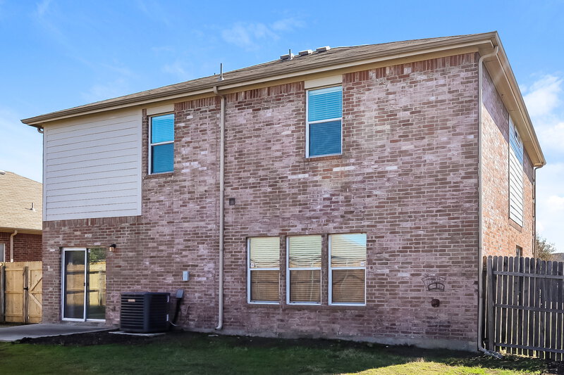 2,525/Mo, 6555 Portside Ridge Ln Dallas, TX 75249 Rear View