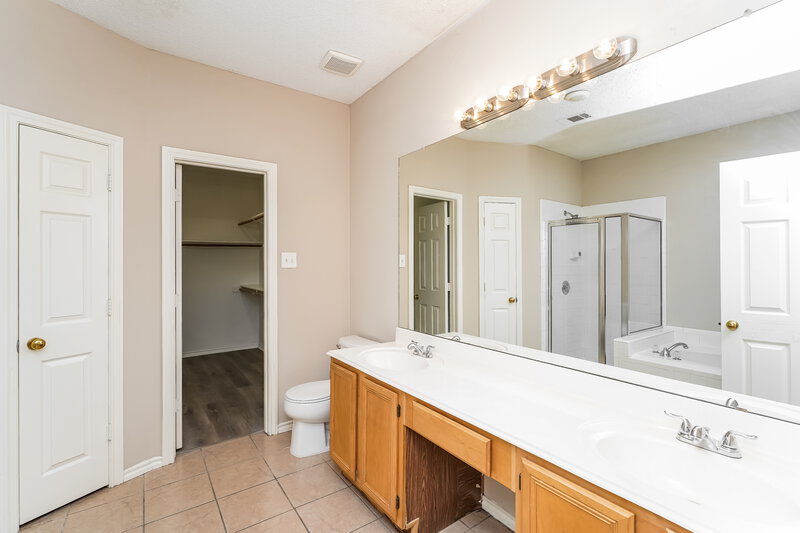2,380/Mo, 952 Azalia Dr Lewisville, TX 75067 Main Bathroom View