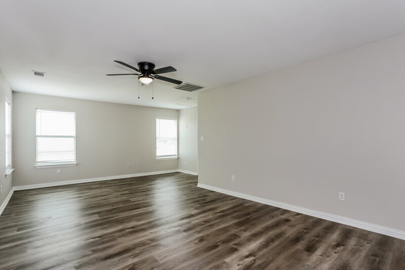 2,550/Mo, 2407 Creekwood St Corinth, TX 76210 Family Room View