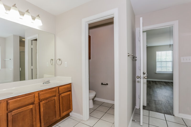 2,550/Mo, 2407 Creekwood St Corinth, TX 76210 Bathroom View
