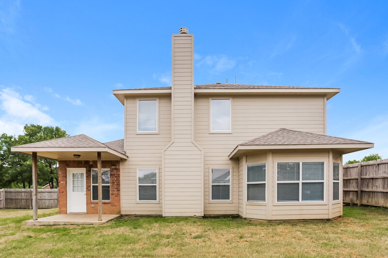 2,550/Mo, 2407 Creekwood St Corinth, TX 76210 Rear View