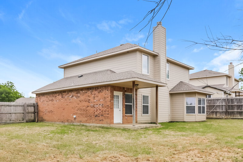 2,550/Mo, 2407 Creekwood St Corinth, TX 76210 Backyard View