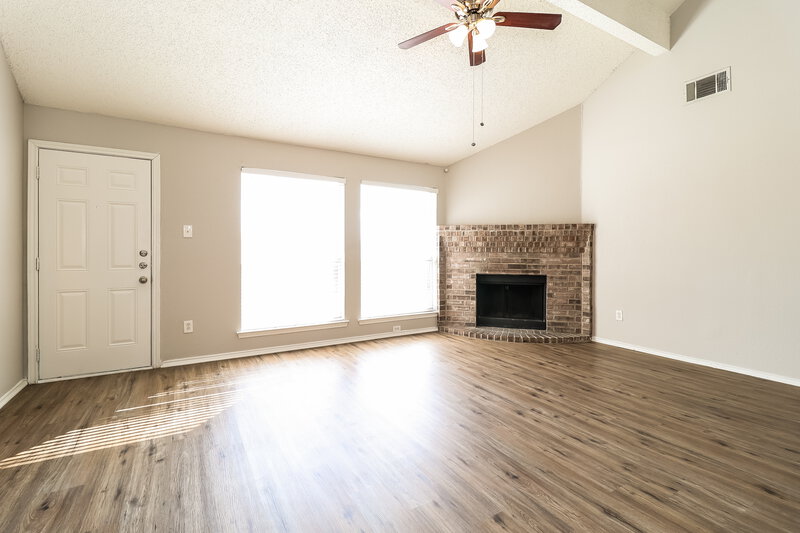 2,670/Mo, 1902 Salt Flats Trl Arlington, TX 76002 Living Room View
