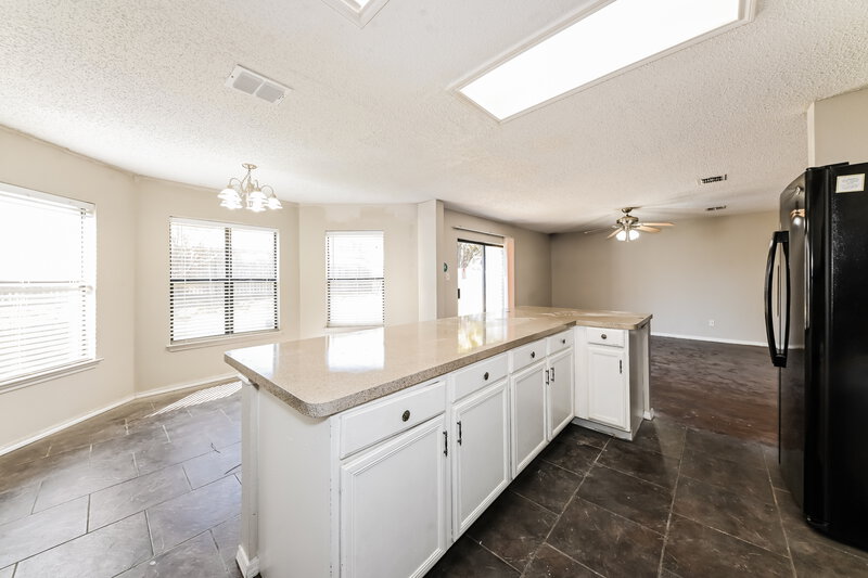 2,330/Mo, 3109 Pine Valley Dr Grand Prairie, TX 75052 Kitchen View 3