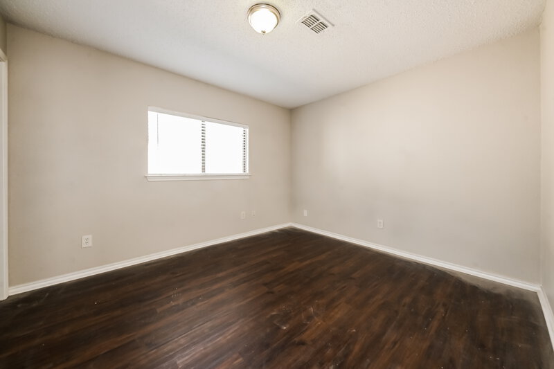 2,330/Mo, 3109 Pine Valley Dr Grand Prairie, TX 75052 Bedroom View 2