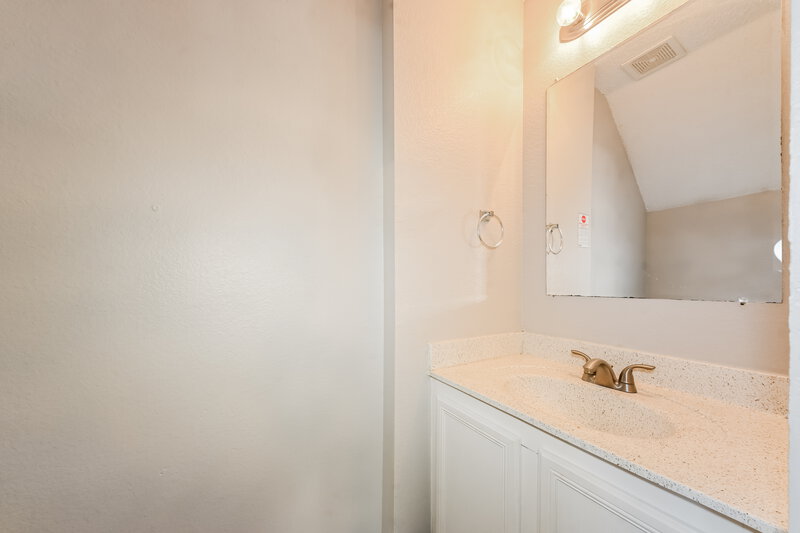 2,330/Mo, 3109 Pine Valley Dr Grand Prairie, TX 75052 Bathroom View