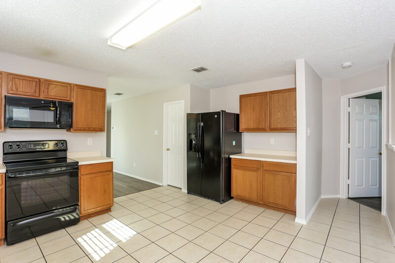 1,965/Mo, 5124 Weather Rock Ln Fort Worth, TX 76179 Kitchen View 3