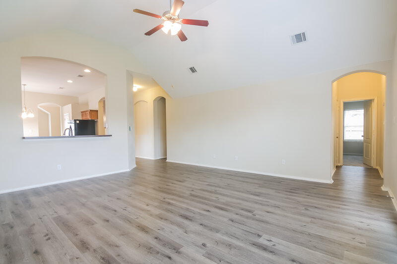 2,565/Mo, 5408 Creek Hill Ln Fort Worth, TX 76179 Living Room View 2