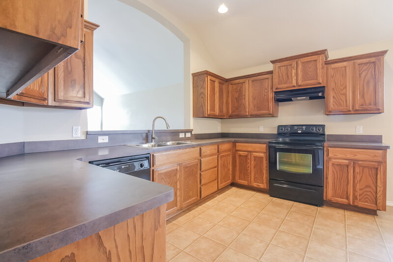 2,565/Mo, 5408 Creek Hill Ln Fort Worth, TX 76179 Kitchen View
