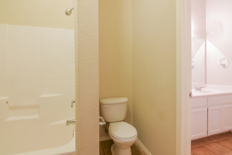 2,565/Mo, 5408 Creek Hill Ln Fort Worth, TX 76179 Bathroom View 3