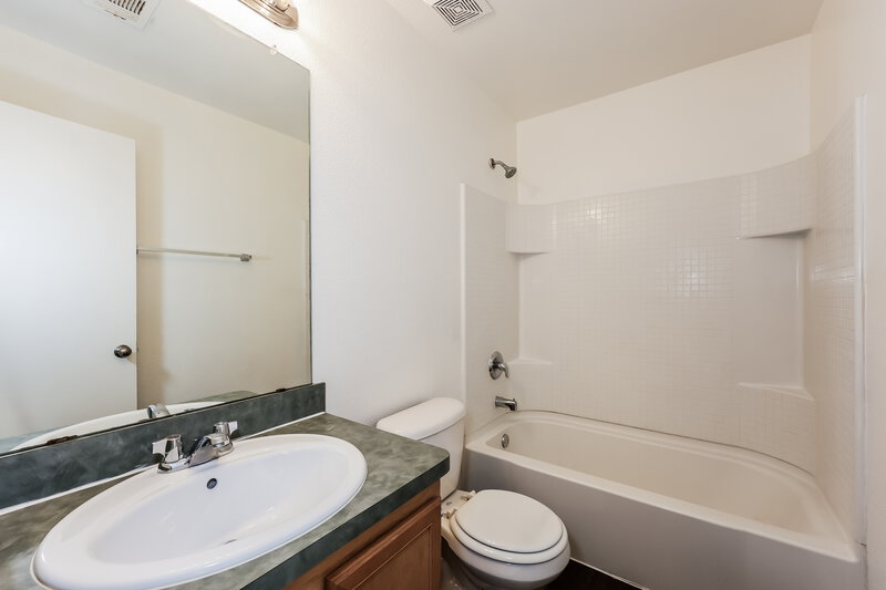 1,805/Mo, 8532 Shallow Creek Dr Fort Worth, TX 76179 Bathroom View