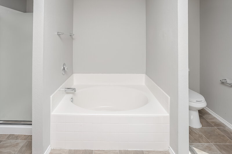 2,465/Mo, 9153 Saint Kitts Rd Fort Worth, TX 76123 Main Bathroom View 2