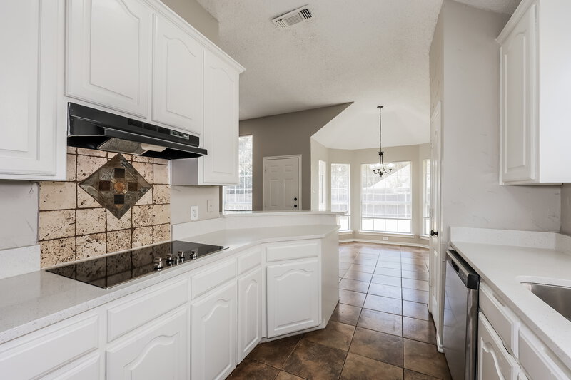 2,175/Mo, 7728 Blossom Dr Fort Worth, TX 76133 Kitchen View