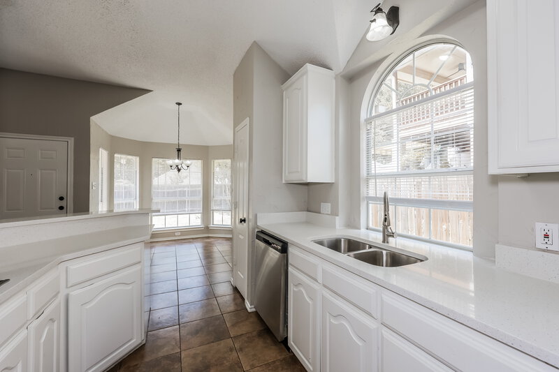 2,175/Mo, 7728 Blossom Dr Fort Worth, TX 76133 Kitchen View 2