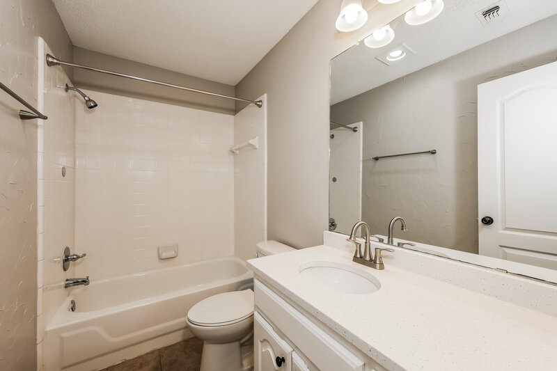 2,175/Mo, 7728 Blossom Dr Fort Worth, TX 76133 Bathroom View