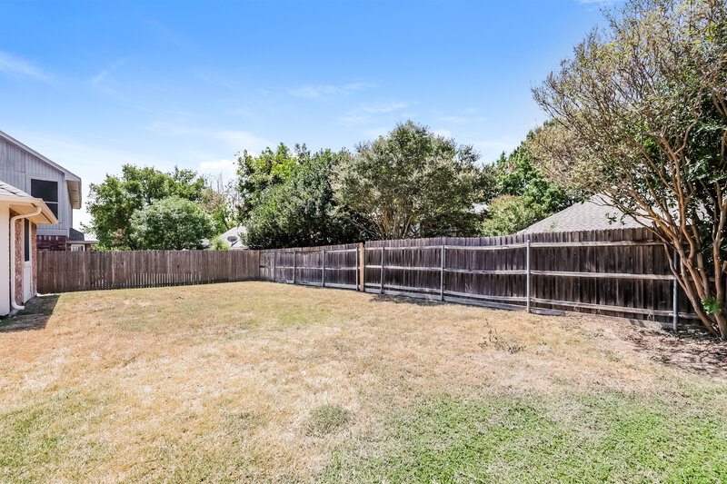 2,175/Mo, 7728 Blossom Dr Fort Worth, TX 76133 Rear View
